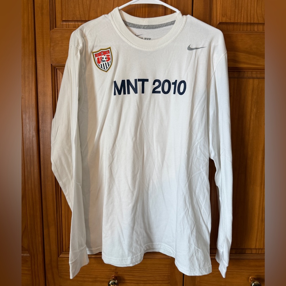 Nike Men’s White Long Sleeve Soccer Tee